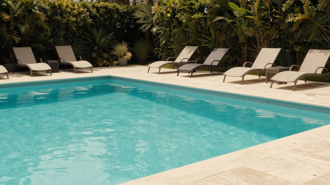 Floating pool lounger: How to choose the right one for your pool