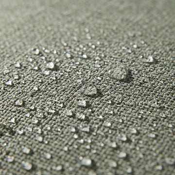 Water beading on the solution-dyed Olefin fabric of the Poolboy Floata-Long in Mist grey.
