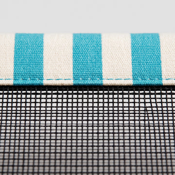 Open mesh centre of the Poolboy Sinka-Bit in Blue and White stripe, water passing through.