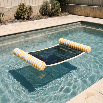 Poolboy Sinka-Bit in Yellow and White stripe on the water.